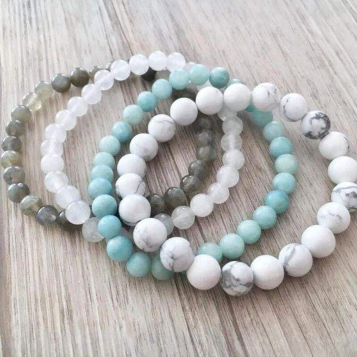 Set of 4 bracelets with howlite, jade, amazonite and labradorite