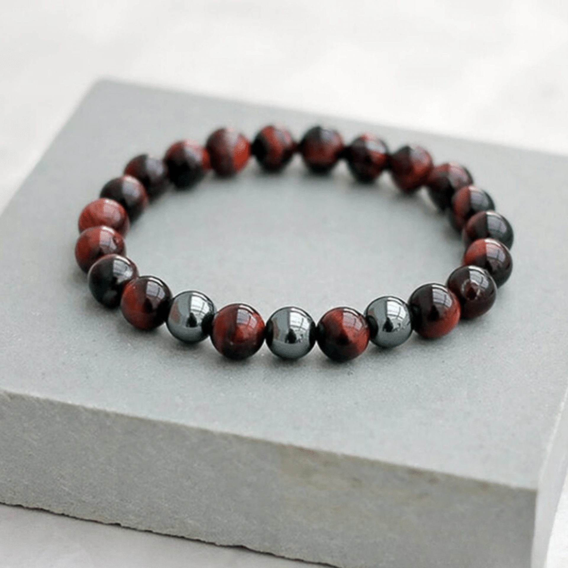 Bracelet en Oeil de Taureau et Hématite