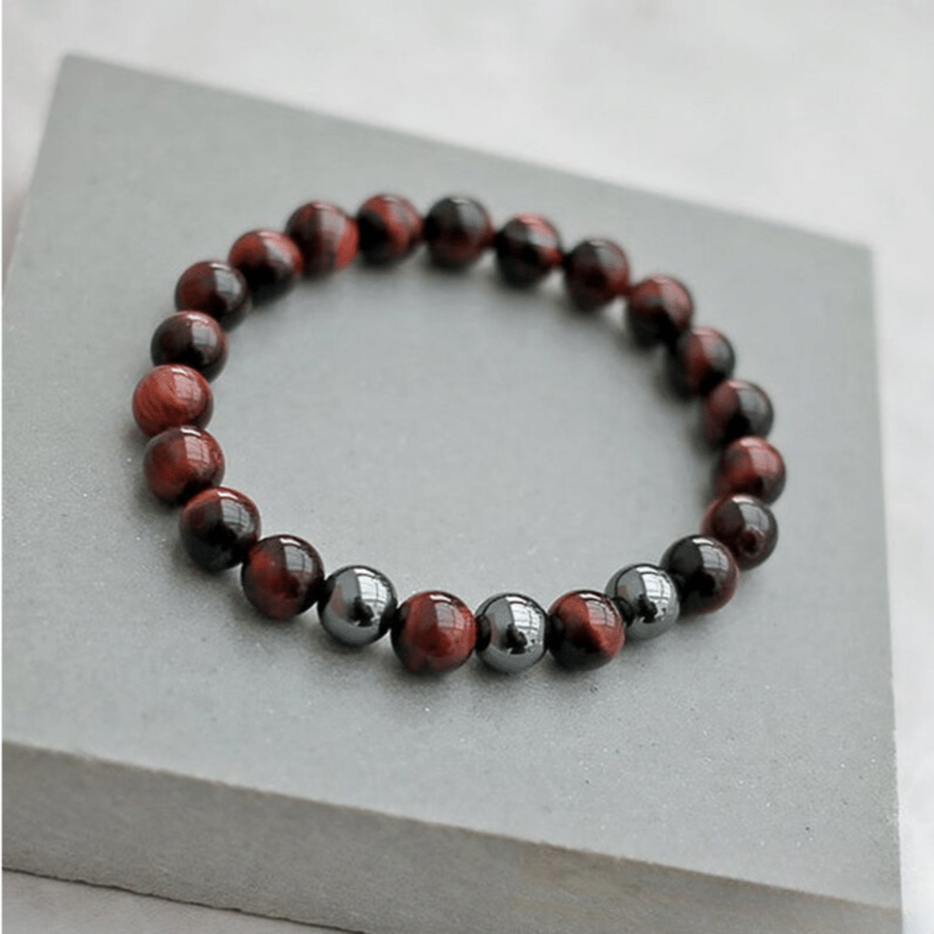 Bracelet en Oeil de Taureau et Hématite
