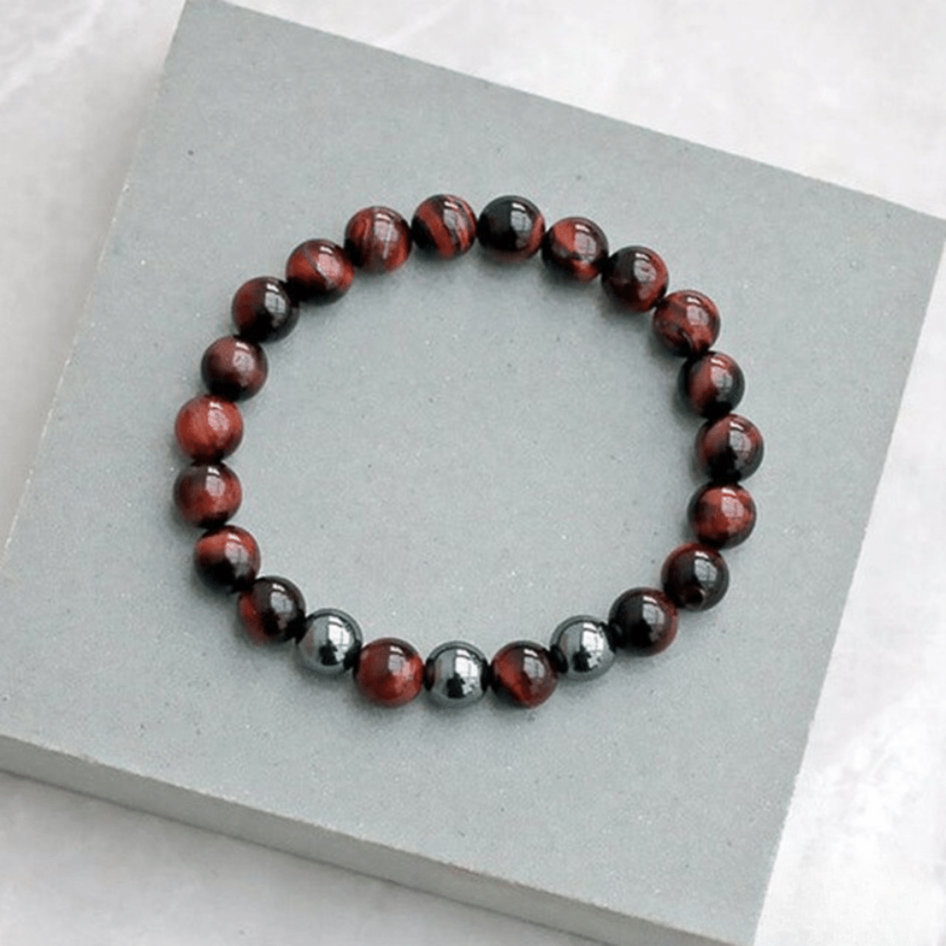 Bracelet en Oeil de Taureau et Hématite