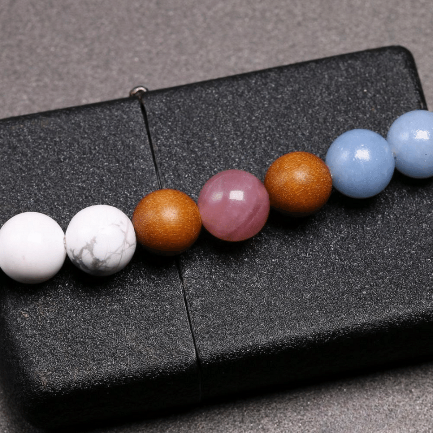 Bracelet Mala en Angélite, Howlite, Quartz Rose et Bois de Santal