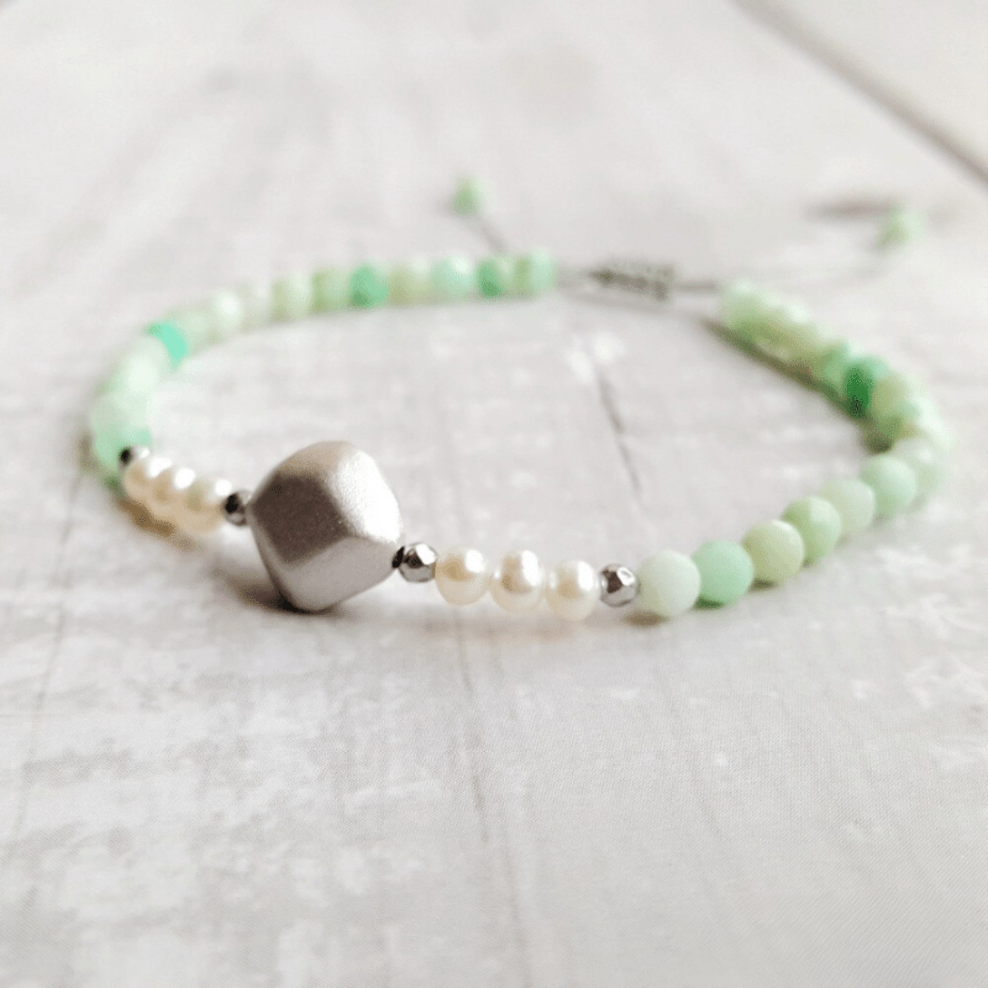 Chrysoprase and pearl bracelet