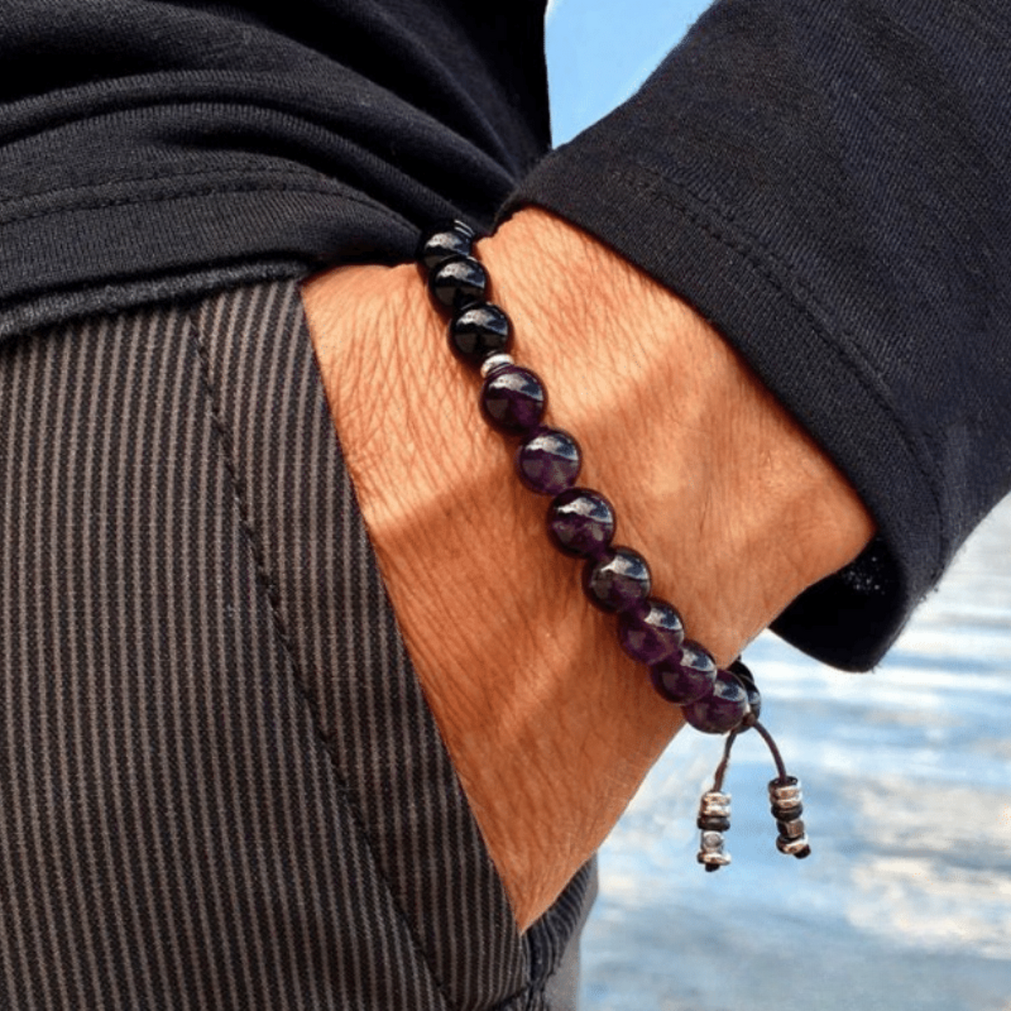 OM bracelet in black onyx and amethyst