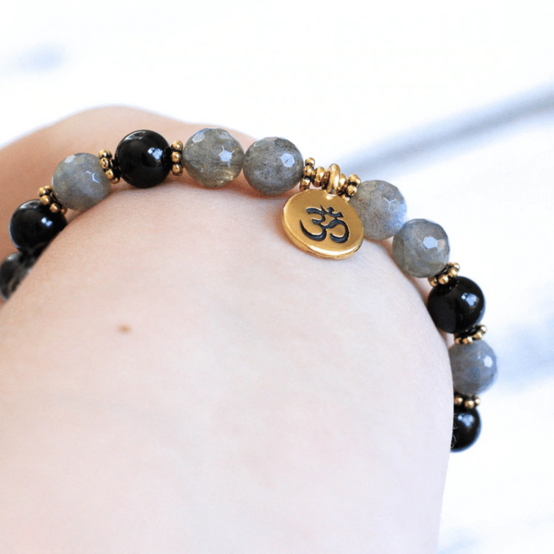OM bracelet in black tourmaline and labradorite